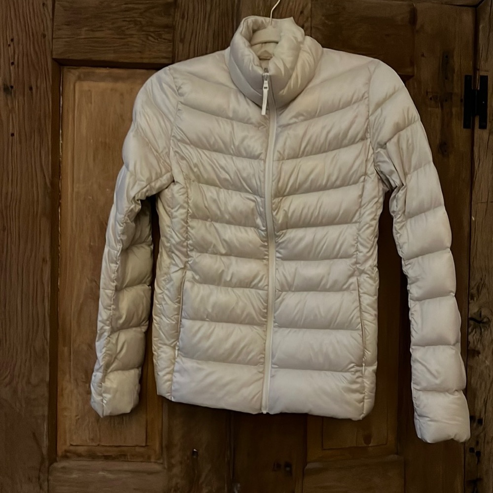 Uniqlo white cream puffer Small